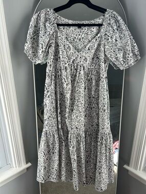 INC International Concepts Black & White Floral Puff-Sleeve Midi Dress